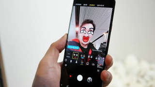 Illustration for article titled Dobles cámaras, emojis en realidad virtual y el móvil de Matrix: lo más destacado del Mobile World Congress